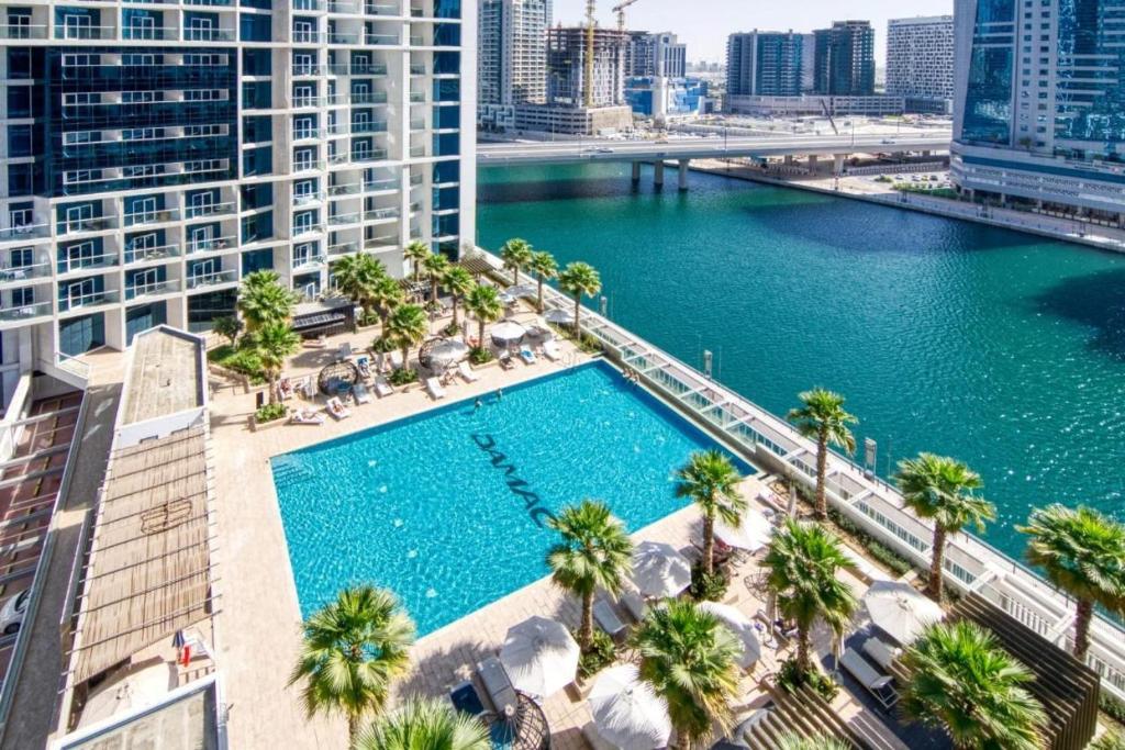 Deluxe Studio Business Bay - Canal View - Gym & Pool