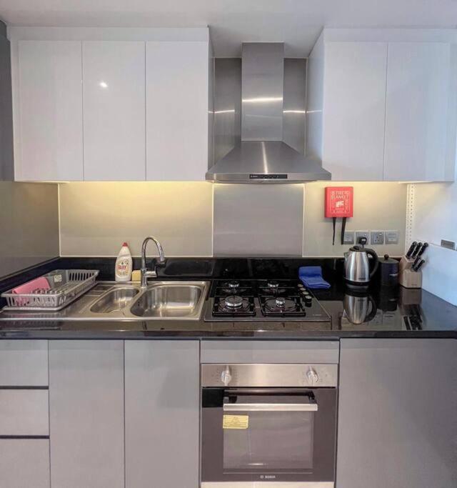 Deluxe Studio Business Bay - Canal View - Gym & Pool