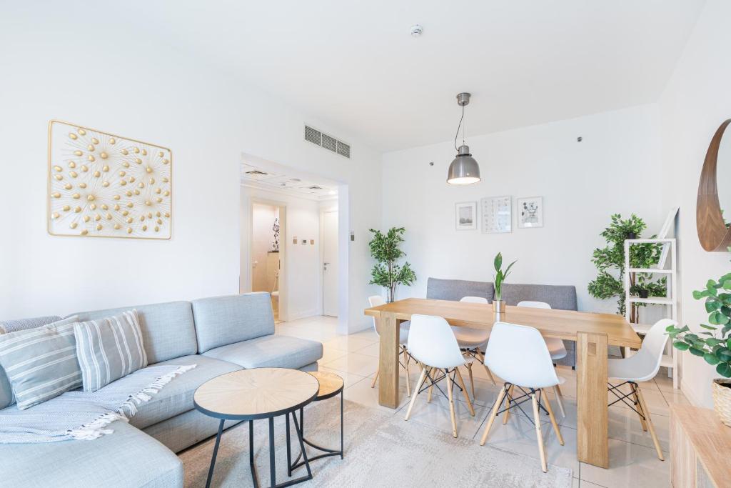 Beautiful Home at the Heart of Marina