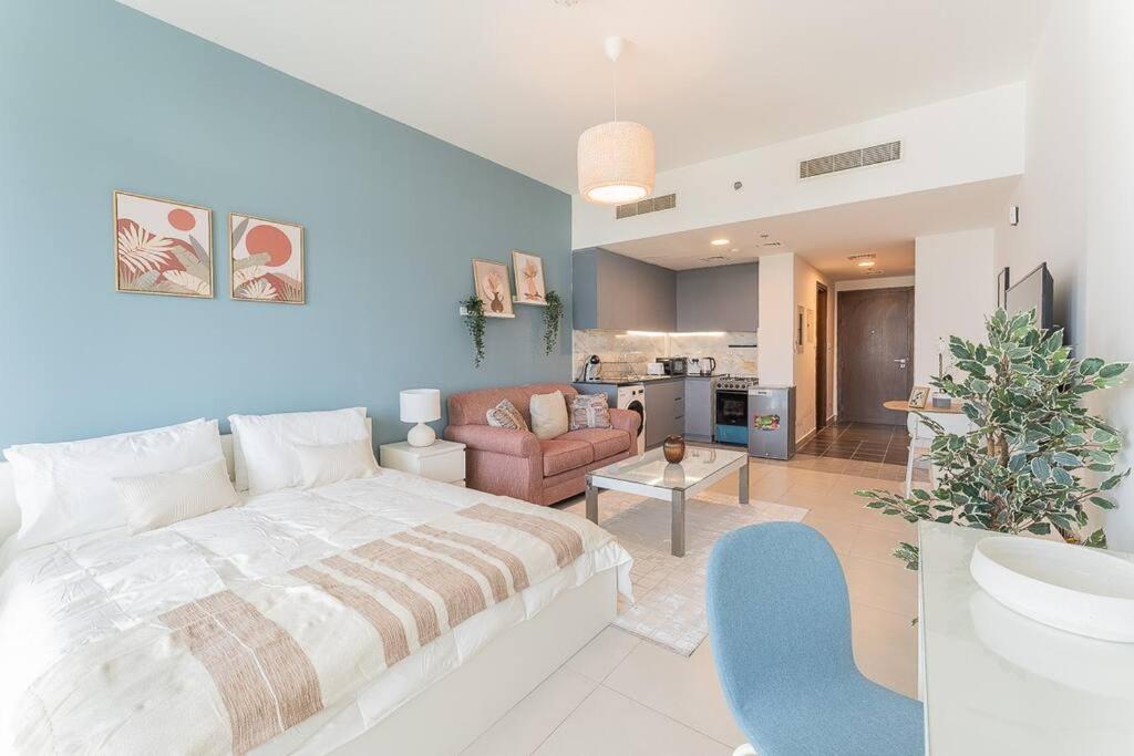 هتل سامر بلیس! بست ریتس این لیوینگ گاردنز، جی وی سی - Summer Bliss! Best Rates in Living Gardens, JVC