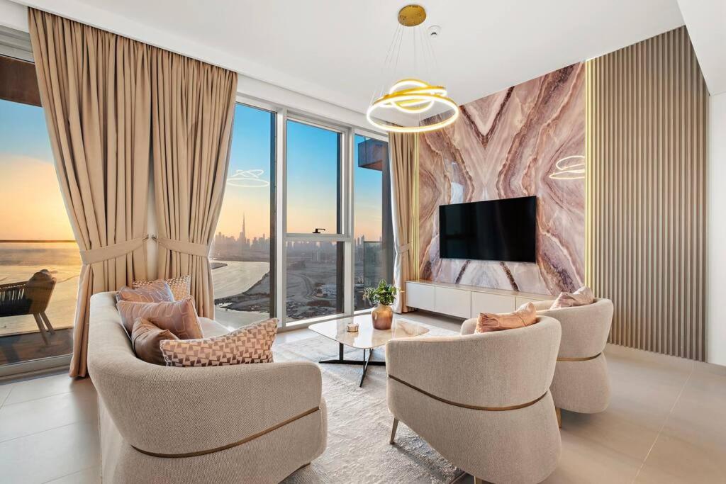 هتل فست کلاس 2 بی آر ویت دبی اسکای لاین اند سی ویو - FIRST CLASS 2BR with Dubai Skyline & Sea view