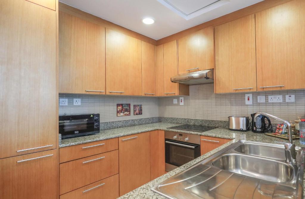 هتل الیته لاکس هالیدی هومز - بی اسکوئر لاکچری استودیو این بیزنس بی دبی - Elite LUX Holiday Homes - Bay Square Luxury Studio in Business Bay Dubai