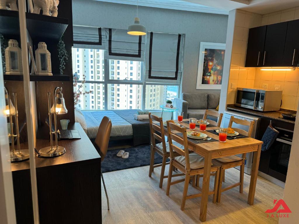 هتل کوزی مارینا ویو استودیو این بی سنترال تاور، دبی مارینا - Cozy Marina View Studio in Bay Central Tower, Dubai Marina