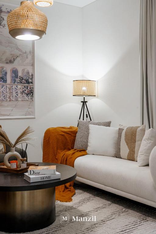 هتل منزیل - 2 بی آر آپارتمان در سوبا هارتلند با ویوهای برج - Manzil - 2BR Apartment in Sobha Hartland with Burj Views
