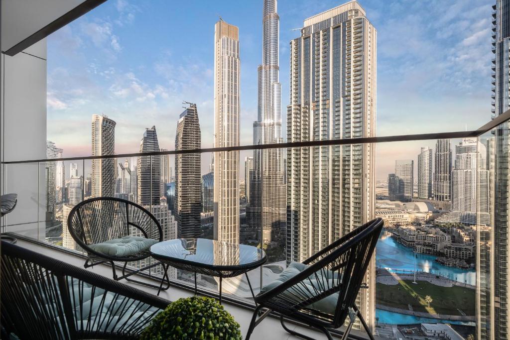 هتل اسکای های سنترال دوبی جم: برج خلیفه و فونتین وی - Sky-High Central Dubai Gem: Burj Khalifa & Fountain View