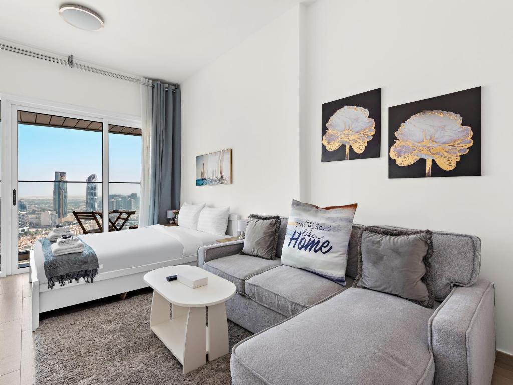 هتل اسپیسیس استودیو ویت آ سوفا بد این جی وی سی - Spacious Studio With A Sofa Bed In JVC