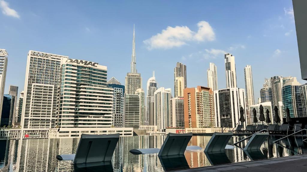 Brand New Luxury 2-Bedroom Apartment with Sofa-Bed