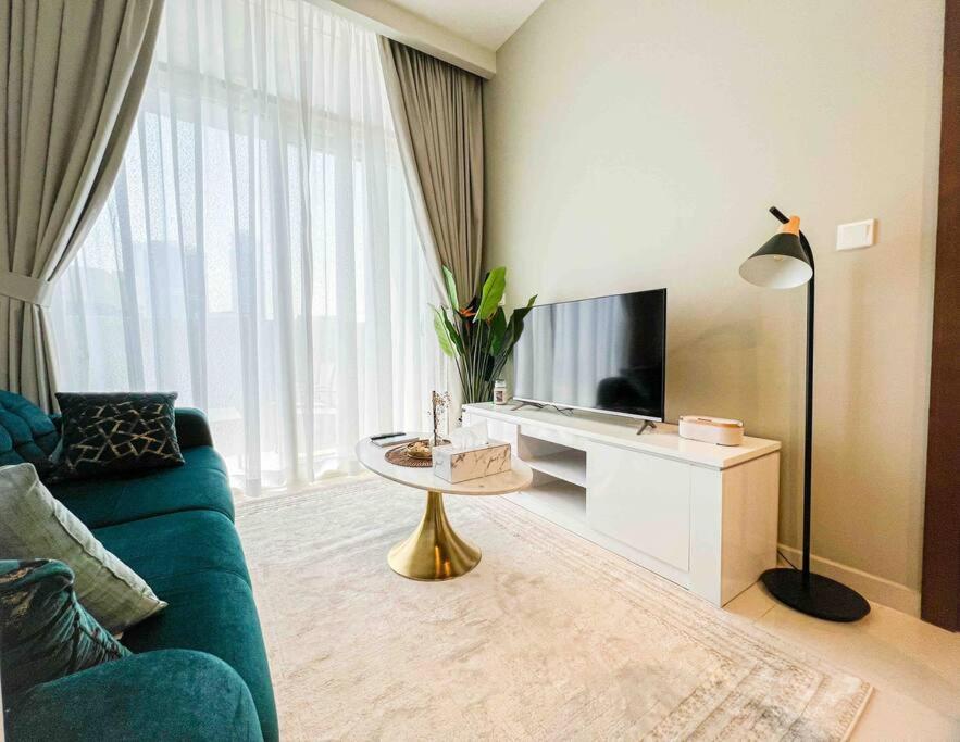 هتل دانتاون وان بی ار دابلیو کانال ویوز پلاس پارکینگ - Downtown 1BR W Canal Views + Parking