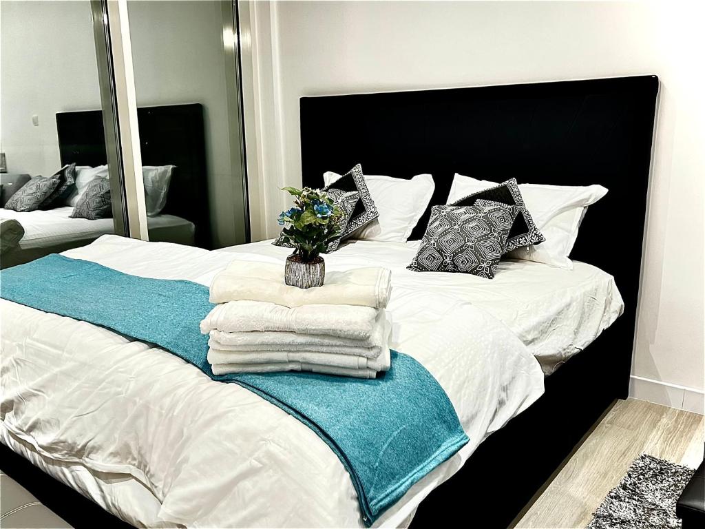 هتل برند نیو مدرن استودیو های فلو نییر برج - Brand new Modern Studio High Floor near Burj