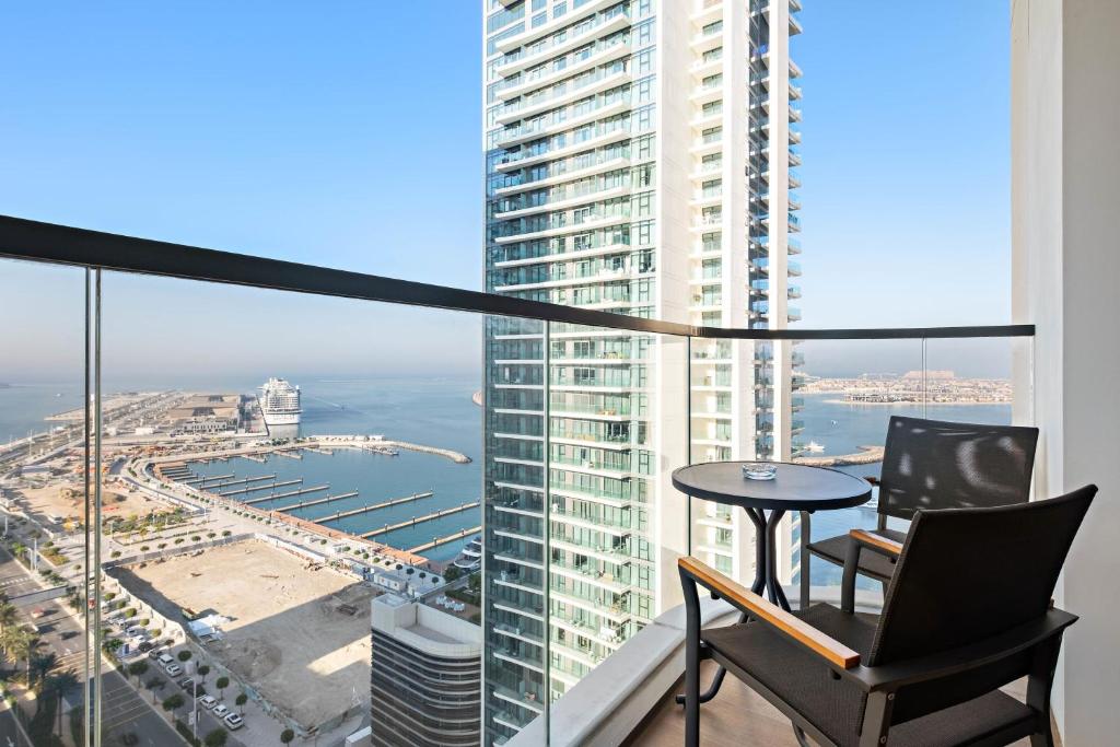 هتل سیلک هاوس سی و پالم ویو 1 بی دی آر این ایمار بیچ فرانت - Silkhaus Sea & Palm View 1BDR in Emaar Beachfront