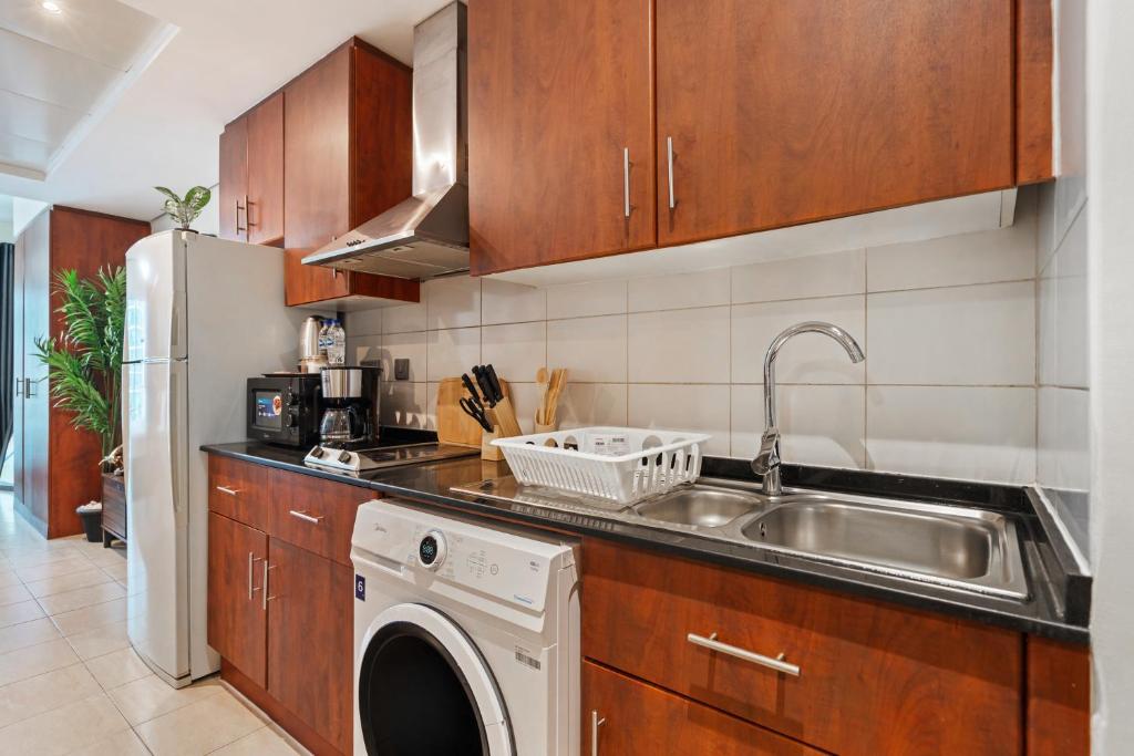 هتل نیو لی فرنیشد استودیو این لیک ویو تاور، جی ال تی - Newly Furnished Studio In Lakeview Tower, Jlt