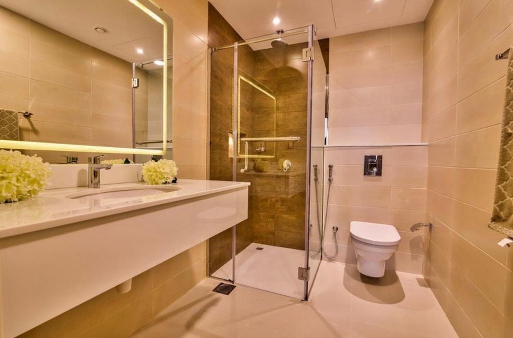 هتل پلتنت مستر بد روم ات لا رزیدنس جومیرا ویلیج ترینگل، دوبی - Pleasant Master BedRoom at La Residence Jumeirah Village Triangle, Dubai