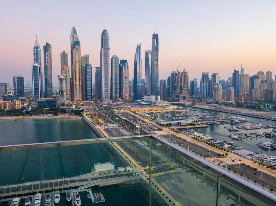 هتل فِرست کلاس 3 بی آر وید دبی مارینا اند پام ویو - FIRST CLASS 3BR with Dubai Marina & Palm View