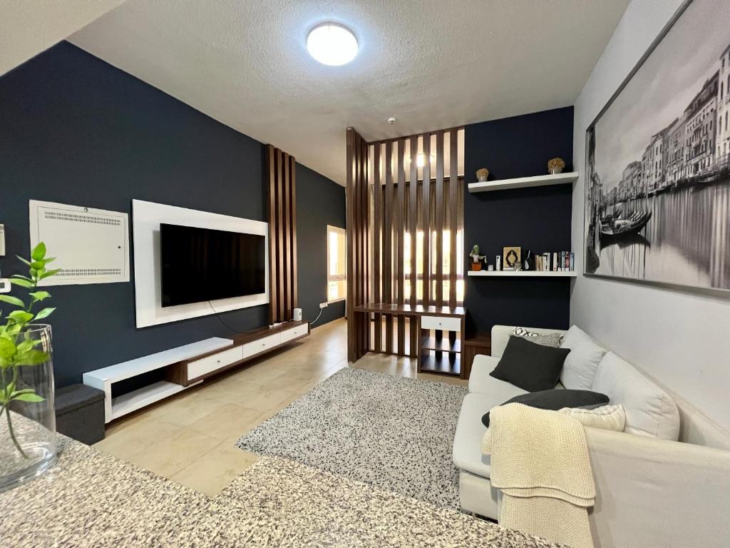 هتل انتایر آپارتمان این رمراام کامیونیتی - Entire apartment in Remraam community