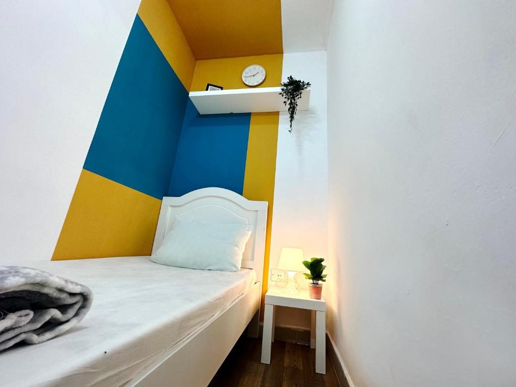 هتل دیسنت پارتیشن روم این بارشا هایتز نیر مترو Decent Partition Room in Barsha Heights Near Metro