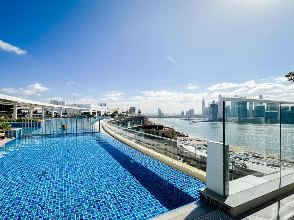 هتل لاکس لاگون سوئیتس پالم بیچ پرایوت اکسس وید اینفینیتی پول اند بار - Luxe Lagoon Suites Palm Beach Private Access with Infinity Pool & Bar