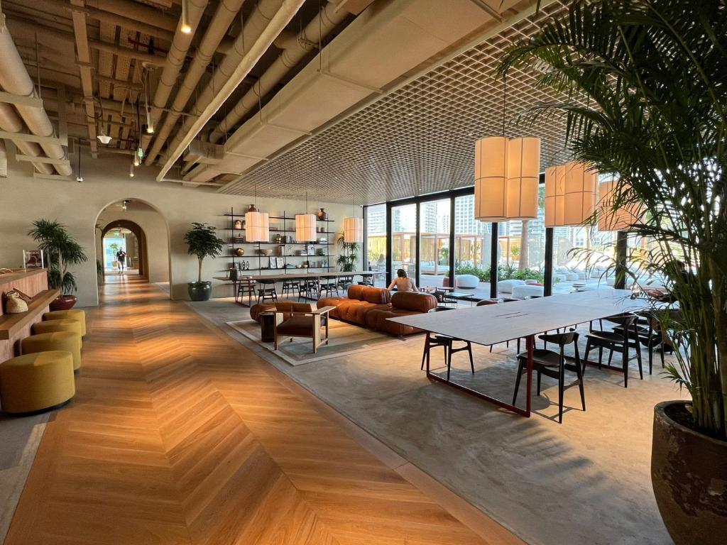 هتل آپ ساید لیوینگ دائنتن بیزنس اند لیزر - UPSIDE LIVING Downtown Business & Leisure