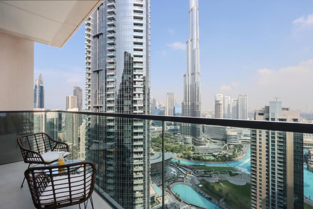 هتل لیو بی ان بی - لاکچریس 3 بی آر + 1 ویت برج خلیفه ویو - Livbnb - Luxurious 3BR + 1 with Burj Khalifa View