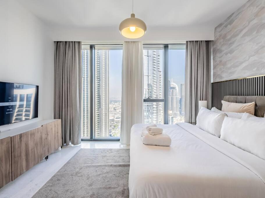 هتل اسپیشس آپت ویث اسپکتیکولر برج خلیفه ویوز - Spacious Apt With Spectacular Burj Khalifa Views
