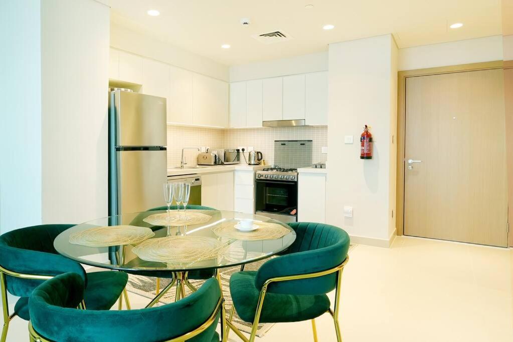 هتل براون استون هالیدهی هومز کریک - Brown Stone Holiday Homes Creek