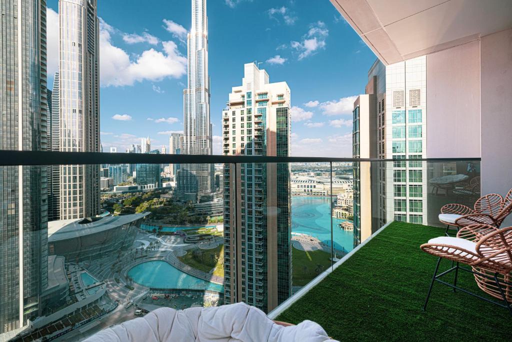 هتل مگنیفی سنت 3 بی آر ویت اینکریدبل برج اند فانتن ویو - Magnificent 3BR with Incredible Burj & Fountain View