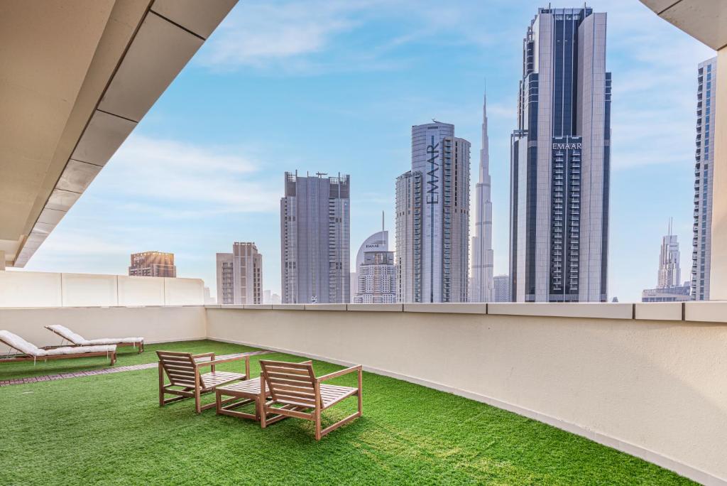 هتل پنت هاوس ویت پرایوت تراس اند فول برج ویو - Penthouse with Private Terrace and Full Burj View