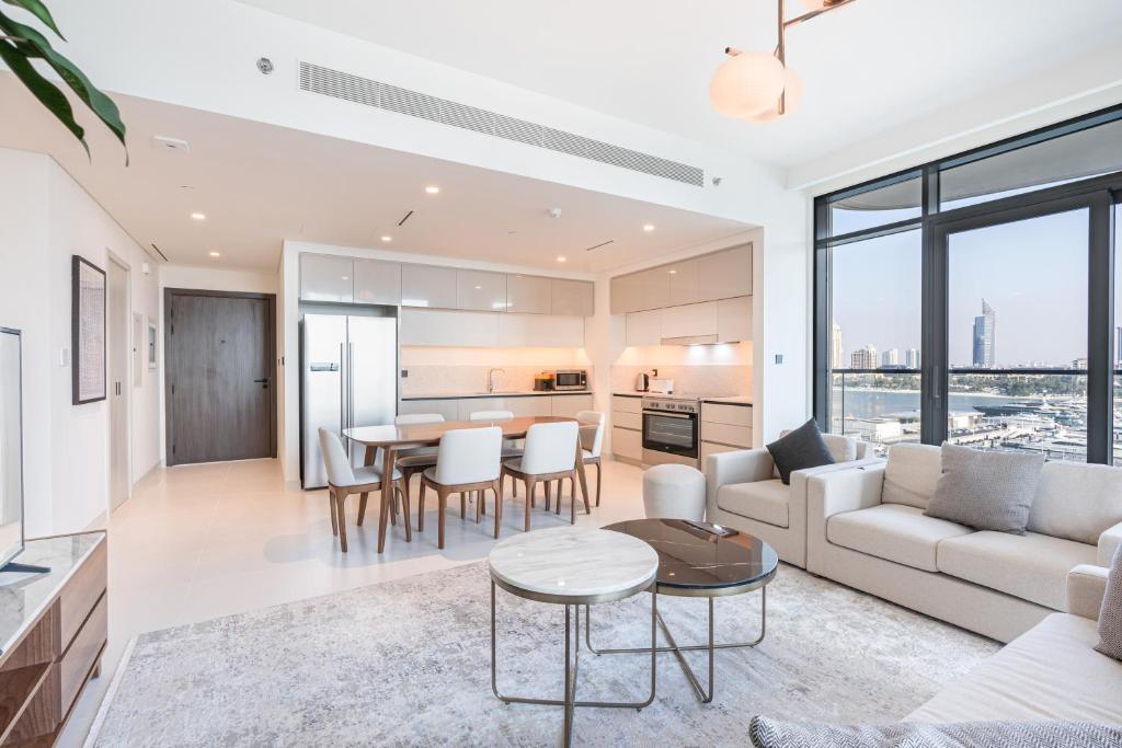 هتل اسپیسیس آپارتمان ویت استنن مارینا ویوز - Spacious Apartment with Stunning Marina Views
