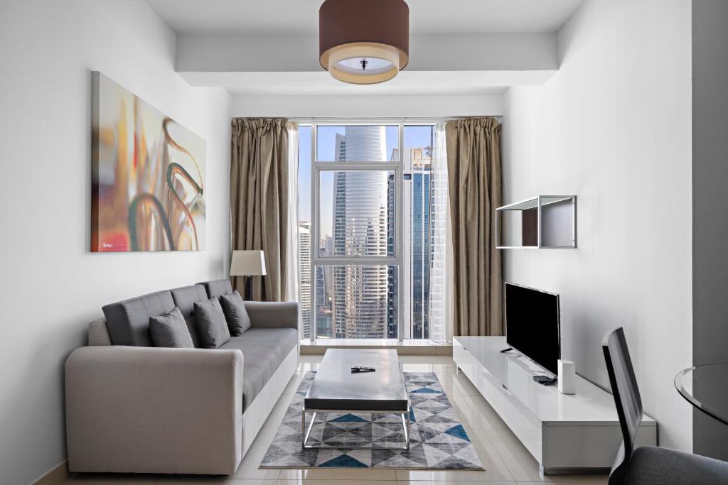 هتل لاولی 1 بی آر جمیرا لیک تاورز - Lovely 1BR Jumeirah Lake Towers