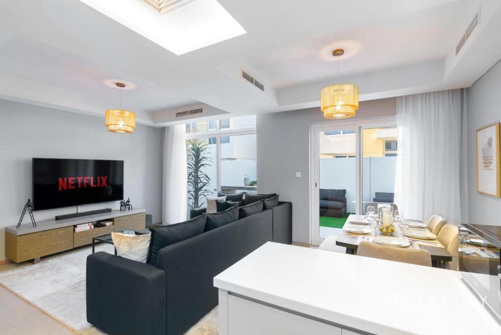 هتل ادوربل برایت ویلا این رزی پند شال کامونیتی - Adorable Bright Villa in Residential Community