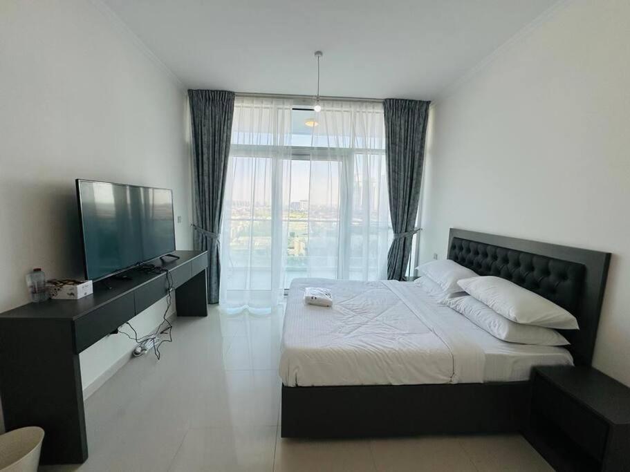 هتل هوم استایل لیوینگ استودیو این دبی - دامک هیلز - ایزی ترک وکیشن هومز - Home style living studio in Dubai - Damac Hills - Ezytrac Vacation Homes