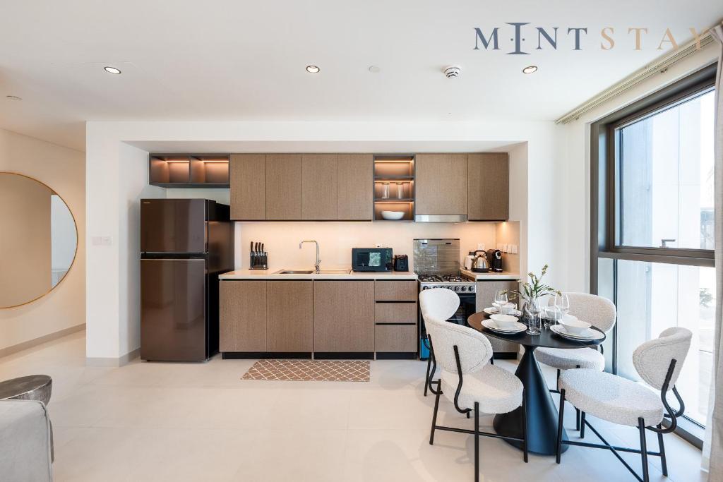 Burj Crown , Downtown Dubai - Mint Stay