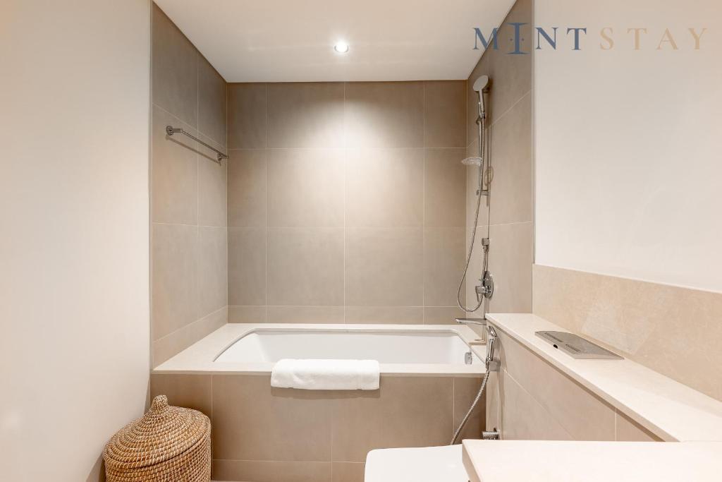 Burj Crown , Downtown Dubai - Mint Stay