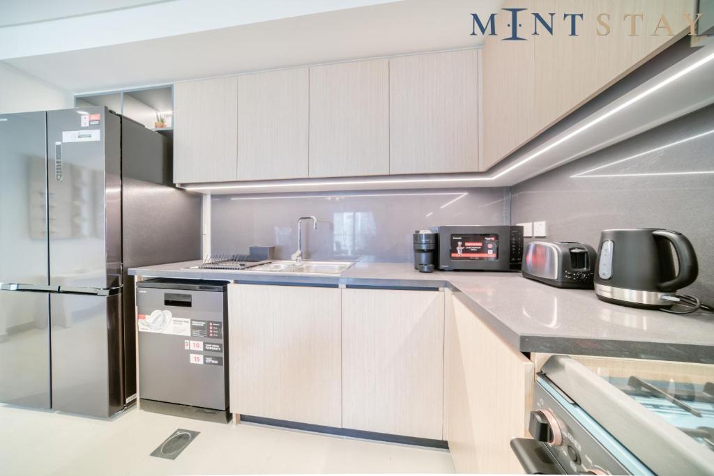 Burj Crown , Downtown Dubai - Mint Stay