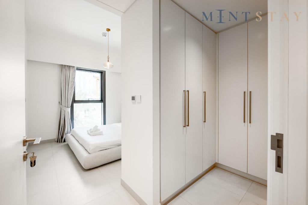 Burj Crown , Downtown Dubai - Mint Stay