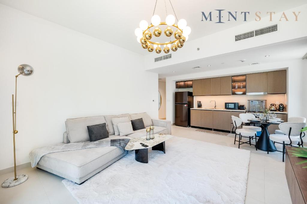 Burj Crown , Downtown Dubai - Mint Stay