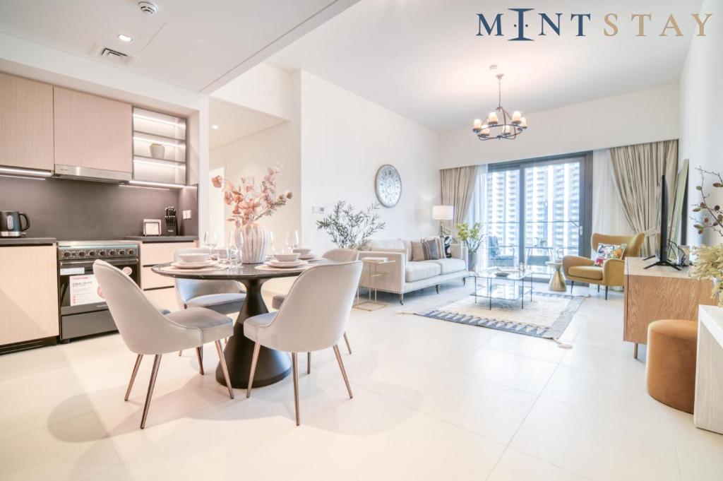 Burj Crown , Downtown Dubai - Mint Stay