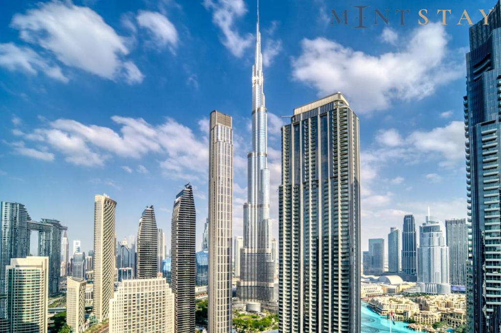 Burj Crown , Downtown Dubai - Mint Stay