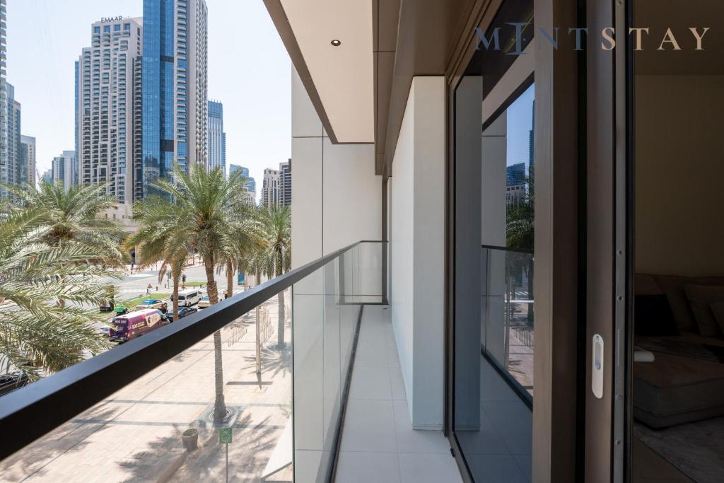 Burj Crown , Downtown Dubai - Mint Stay
