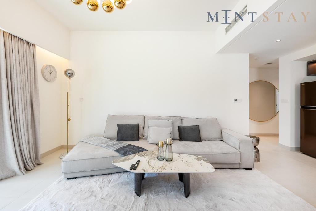 Burj Crown , Downtown Dubai - Mint Stay