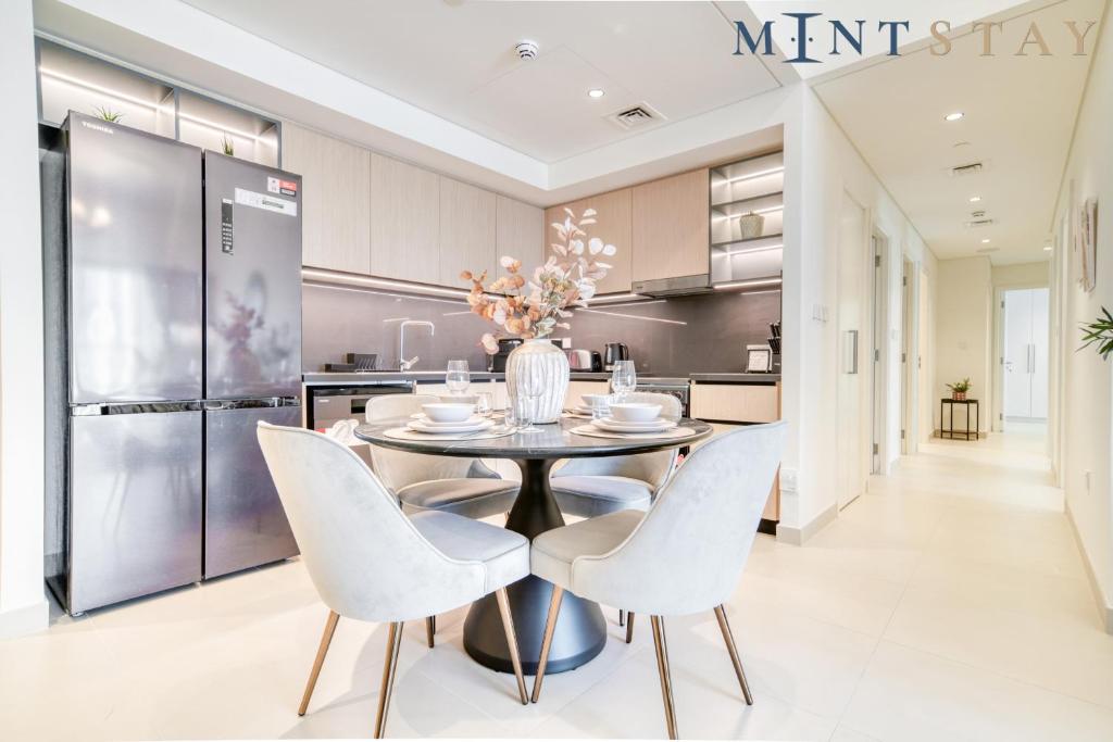 Burj Crown , Downtown Dubai - Mint Stay