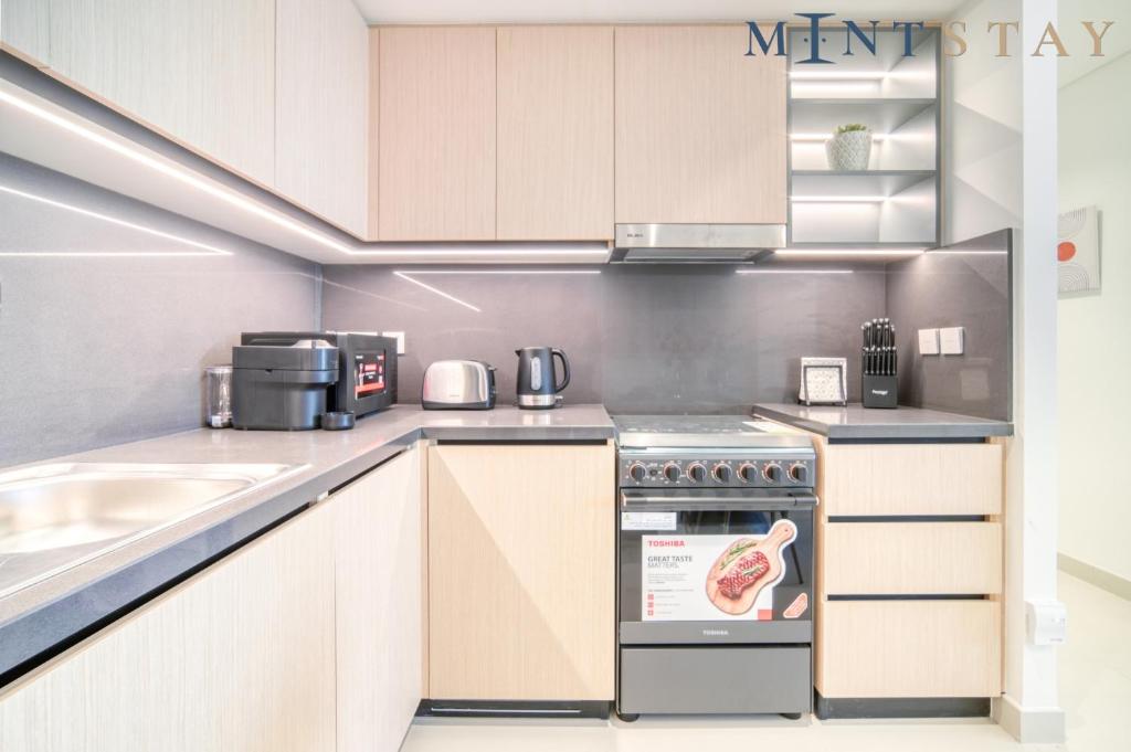 Burj Crown , Downtown Dubai - Mint Stay