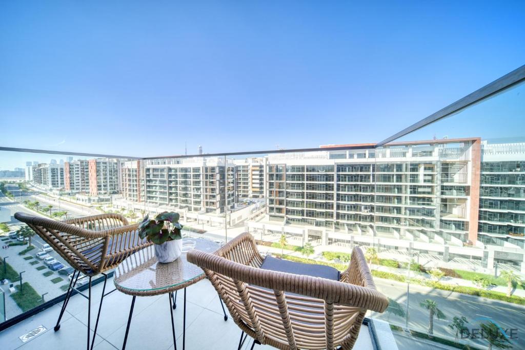 هتل سایزبل 1 بی آر در آزی زی ریورا 35، ال مرکاد با دلاکس هالیدی هومز - Sizeable 1BR at Azizi Riviera 35, Al Merkadh by Deluxe Holiday Homes