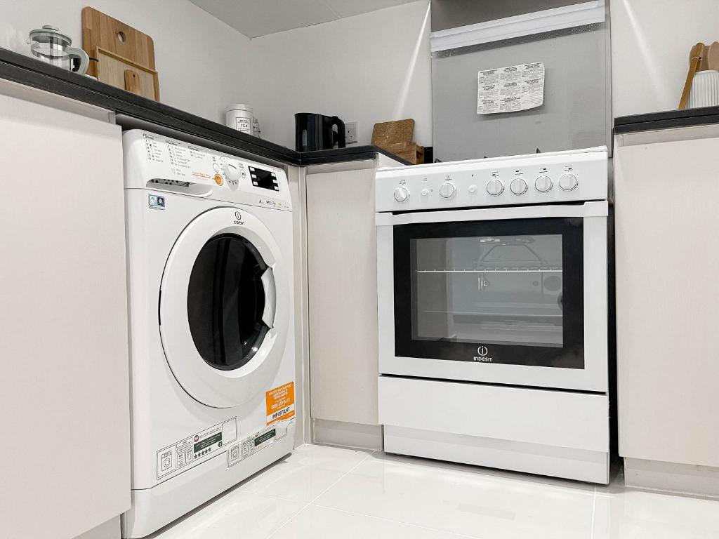 Stunning one bedroom-Apartment in Carson B