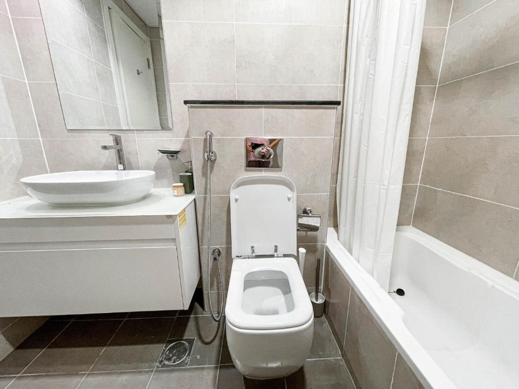 Stunning one bedroom-Apartment in Carson B