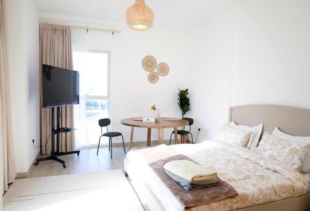 هتل تروپیکال استودیو ویت سیتی ویو 5 مینس تو ایرپور 226 بی 1 - Tropical Studio withCity View 5minstoAirport 226 B1