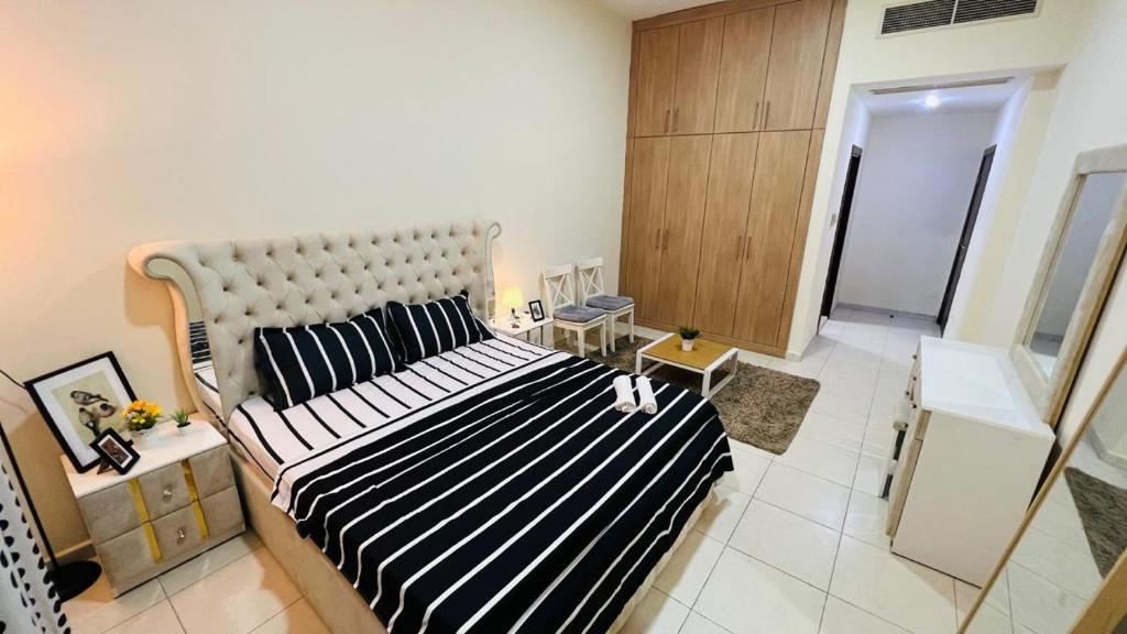 هتل مسترداروم ویت اتچ باث روم نییر مال آو د امارات - Master Room with attach Bathroom Near Mall of the Emirates