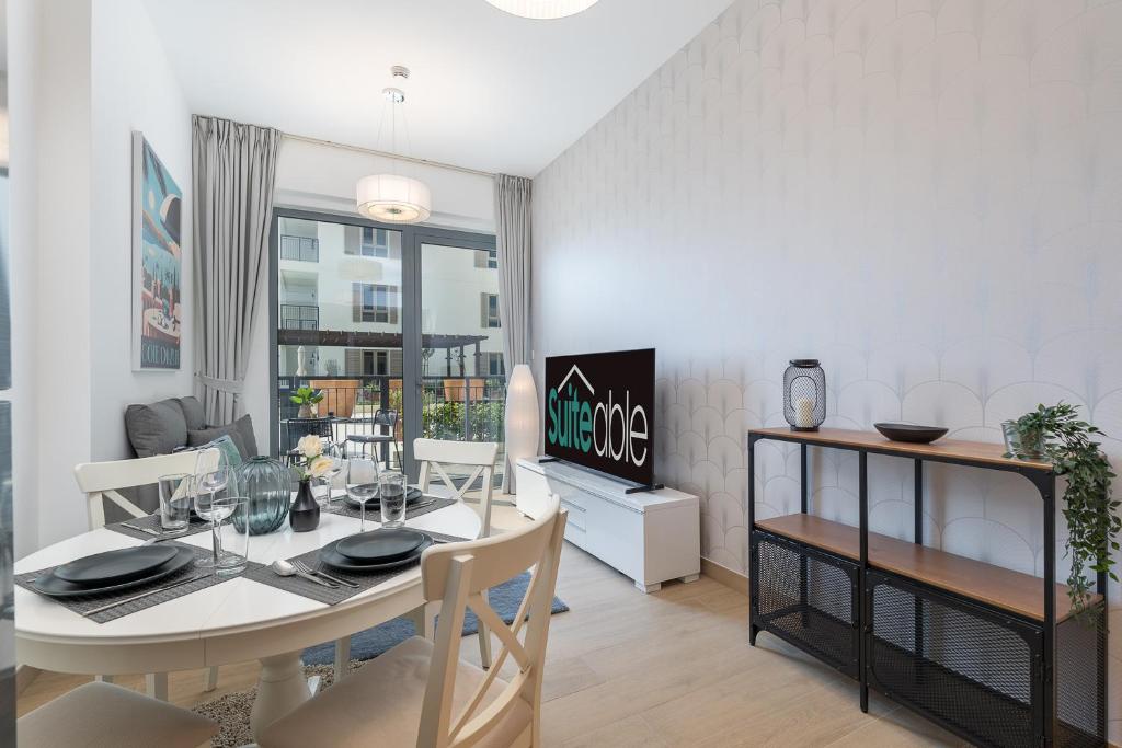 هتل فرنچ ریویه را استایلد وا ترfront فلت این جمیرا - French Riviera Styled Waterfront Flat in Jumeirah