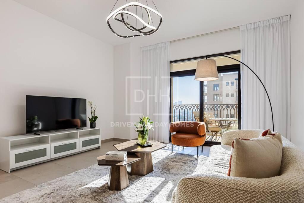 هتل شیک 2 بدز ویت پول ویو اسایل بی 3 ام جی ال - Chic 2 Beds With Pool View Asayel B3 MJL