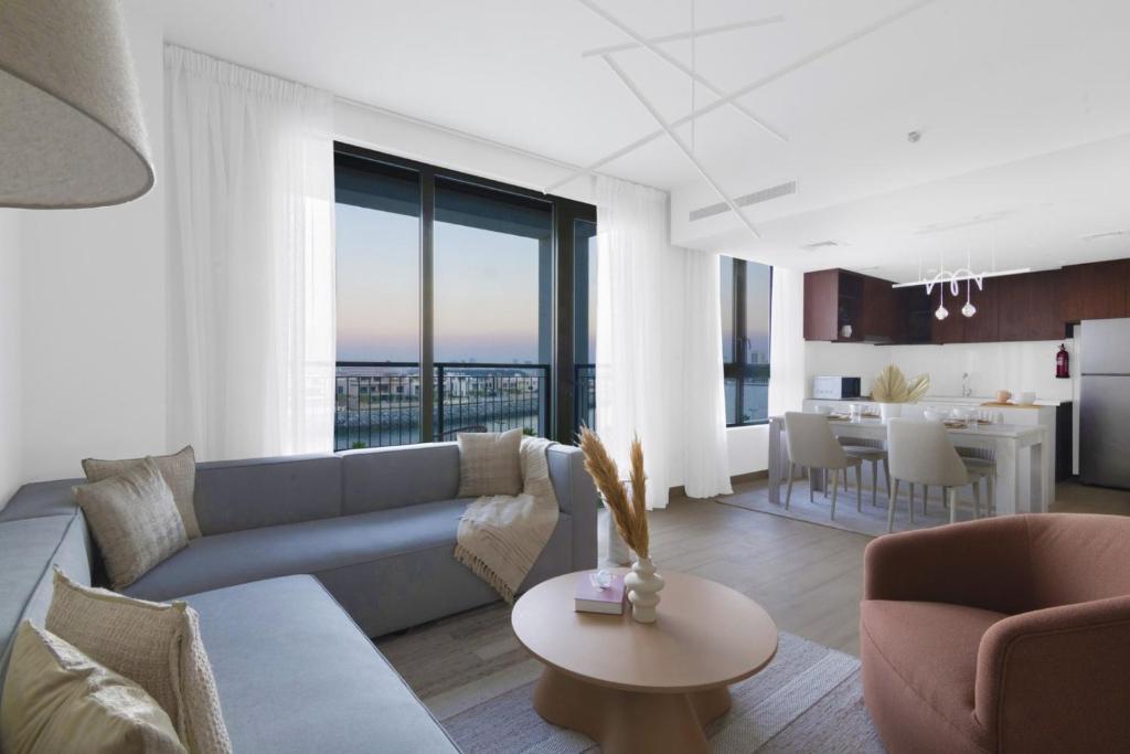 هتل گست ردی - مزمرایزینگ سی ویو ات لا ریور - GuestReady - Mesmerizing sea view at La Rive