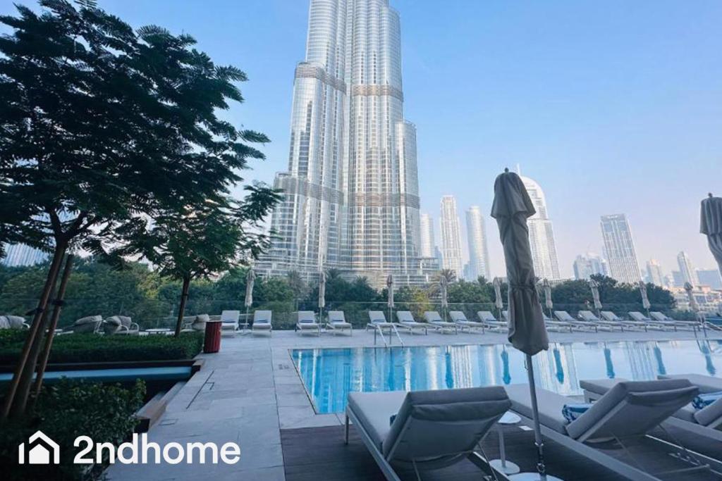 هتل فول برج خلیفه ویو فرم د پُول اند ایزی واک تو دبی مال اند اپرا بای سکندهوم - Full Burj Khalifa View from the pool & Easy Walk to Dubai Mall & Opera by 2ndhome